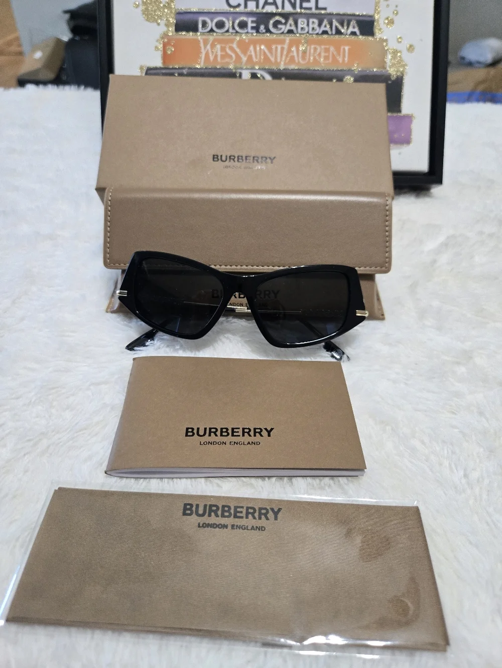 Burberry 52mm Irregular Sunglasses Brand New - Picture 3 of 8